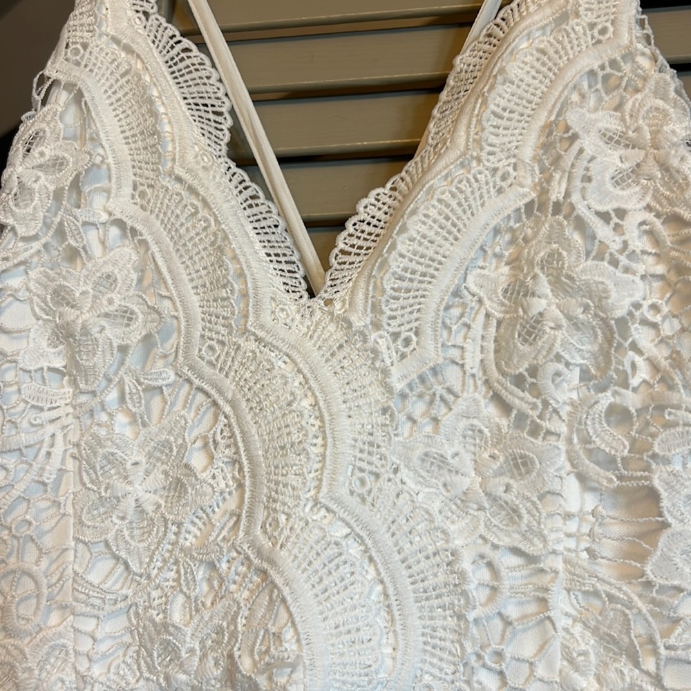 Lulu’s White crochet lace Maxi Dress size M - Picture 3 of 8